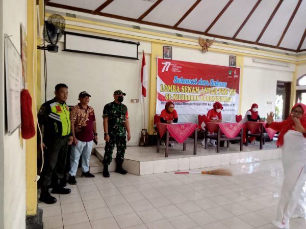 Semarak HUT Kemerdekaan RI Ke 77, Babinsa Danukusuman Semangati Lomba ...