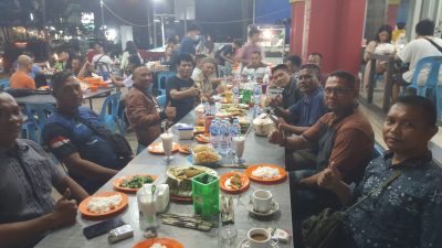 Foto makan bersama Ketua Umum IKSB bersama Danyon Marhanlan IV