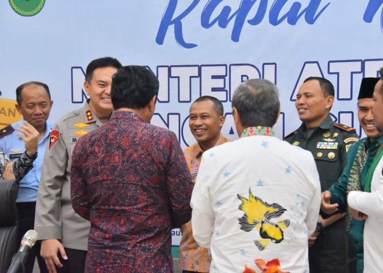 Foto Mentri ATR/BPN serahkan sertifikat tanah barang milik negara di Pekanbaru