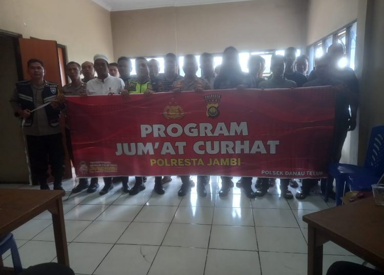 Kapolsek Danau Teluk IPTU Moh Choirul Umam Gelar Jum'at Curhat di Kantor Lurah Tanjung Raden bersama tokoh masyarakat