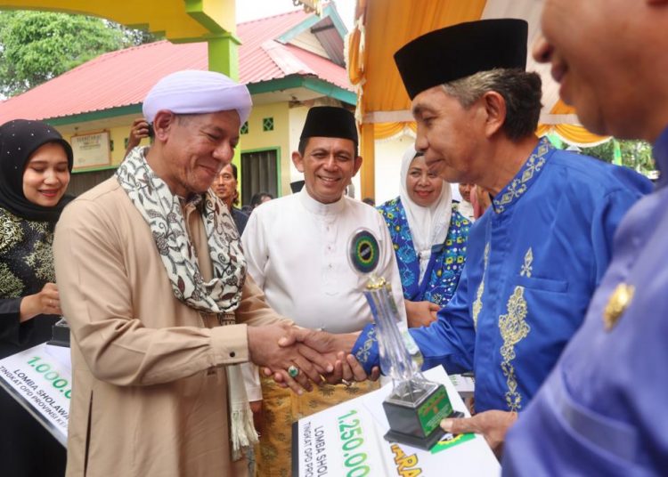 Habib Segaf bin Hasan Baharun dan Gubernur Kepri H. Ansar Ahmad, SE., MM.