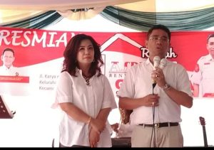 Benny Harianto Sihotang saat diwawancarai di Rumah Pemenangan Jalan beringin