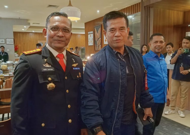 Kantor  SAR  Kelas III A  Budi  Pekanbaru  melepas  Kepala Badan Kepala Badan Nasional Pencarian dan Pertolongan (Basarnas)  Marsdya TNI Kusworo,SE., M.M.  beserta rombongan melalui  jalur ruang tunggu VIP Blue Sky  Premiere Lounge Bandara Sultan Syarif Qasim  II.