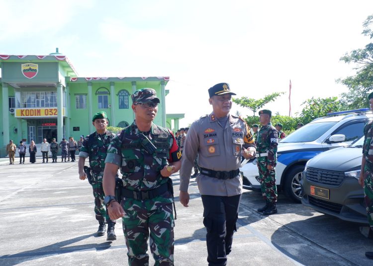 Kapolres Rohil AKBP Isa Imam Syahroni SIK MH hadiri kegiatan Apel Gelar Pasukan dalam rangka Pilkada Tahun 2024 Kodim 0321 / Rohil, bertempat di Lapangan Apel Makodim 0321/Rohil di Jl. Kompleks Perkantoran Bt.6 Bagansiapiapi. Selasa 27 Agustus 2024 Pukul 09.00 WIB.