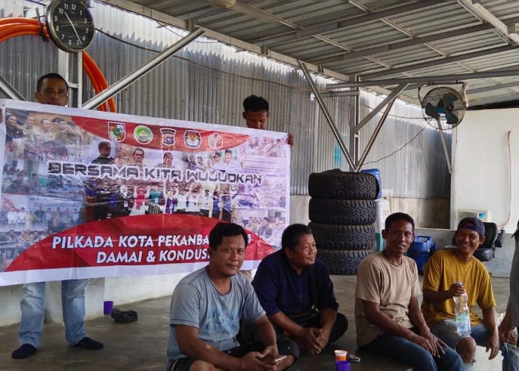 (BRIPKA  ROGANDA NABABAN) tak kenal lelah turun ke lapangan siang dan malam laksanakan sambang ke warga binaannya di Kel Agrowisata kec Rumbai