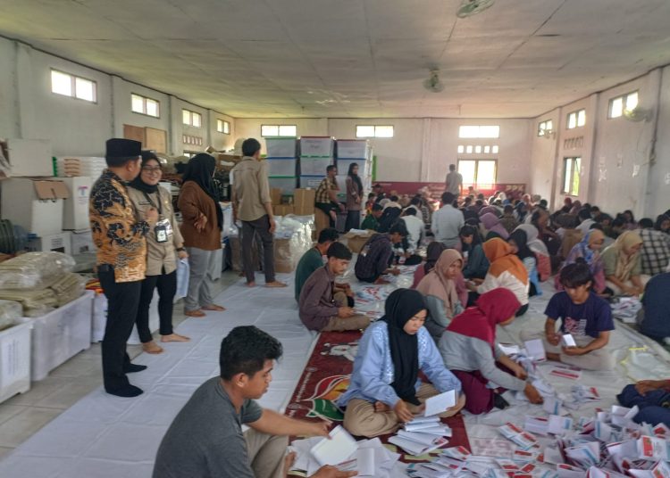 Selasa tanggal 5 November 2024, KPU Kabupaten/Kota Se Riau  telah melakukan Sortir dan Lipat Suara Pemilihan Gubernur, Bupati dan Walikota